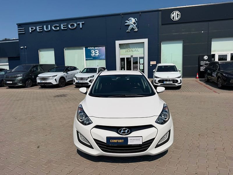 Hyundai i30 1.4CVVT 100 MAN6 Trikolor - fotka 21 z 25
