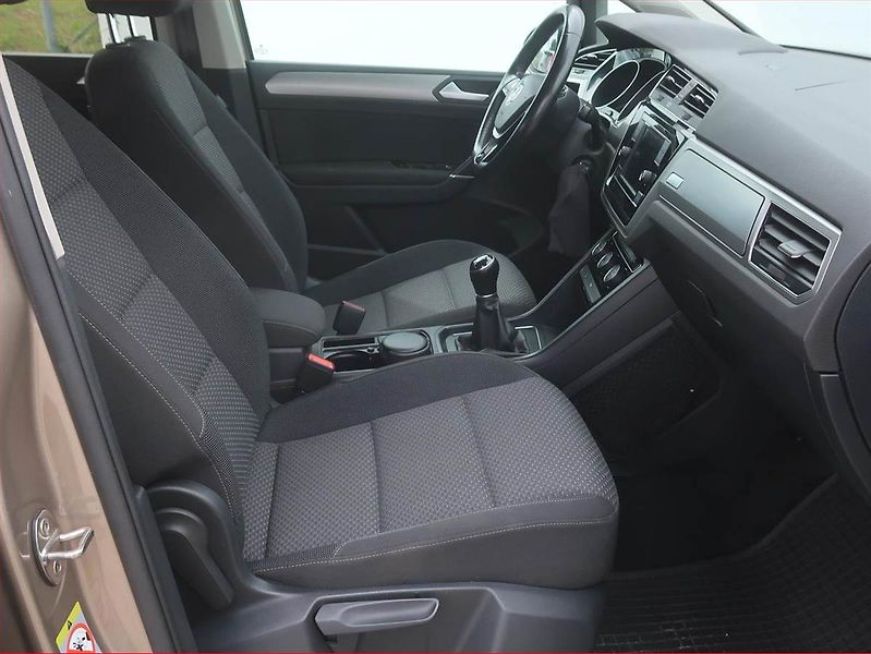 Volkswagen Touran (2017) 1.4 TSI, Tempomat - fotka 9 z 16