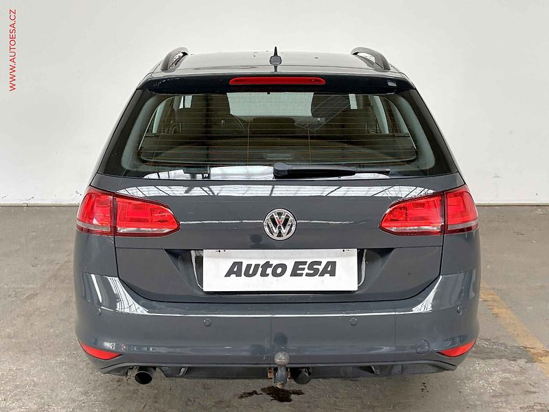 Volkswagen Golf (2015) 1.6TDi, 1.maj, AC, navi - fotka 5 z 15