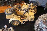BMW R75 se sajdkárou v měřítku 1:9.