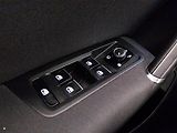 Volkswagen Touran (2017) R-Line 2.0 TDI, Automat - náhled 20