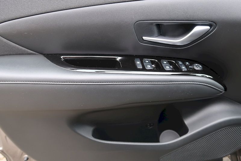 Hyundai Tucson (2023) Smart Navi 1,6 T-GDI MHEV DCT7 - fotka 18 z 30