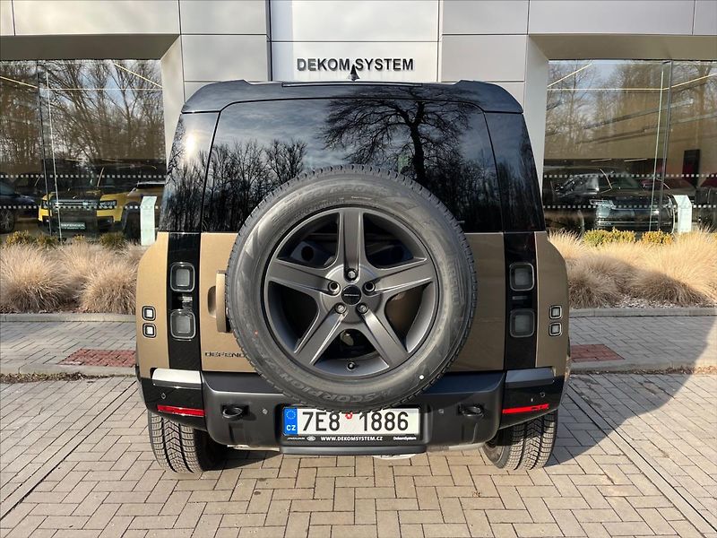 Land Rover Defender 3,0 110 X-Dynamic SE D250 AWD - fotka 6 z 14