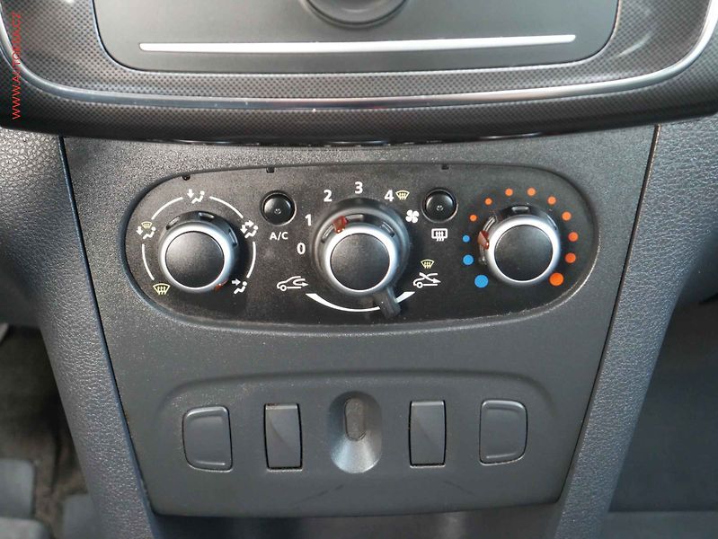 Dacia Logan (2020) 1.0 TCe, ČR, AC, el. výbava - fotka 12 z 14