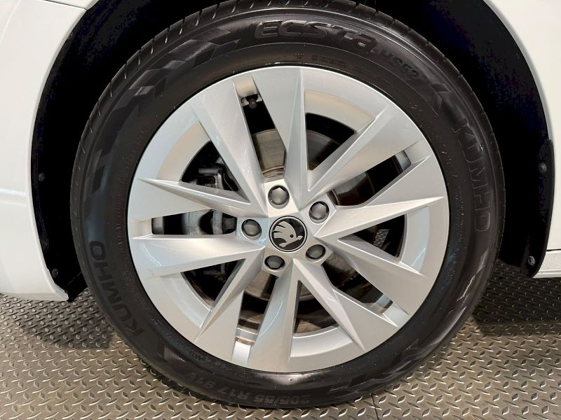 Škoda Octavia (2026) TOP SELECTION 2.0TSI 150KW MAT - fotka 30 z 34