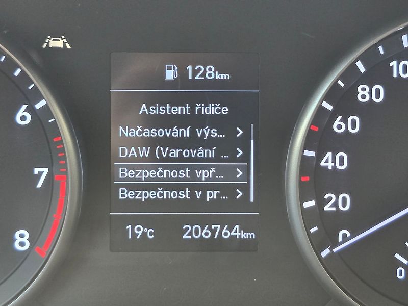 Hyundai i30 1.5i COMFORT LED KAMERA NAVI - fotka 17 z 41