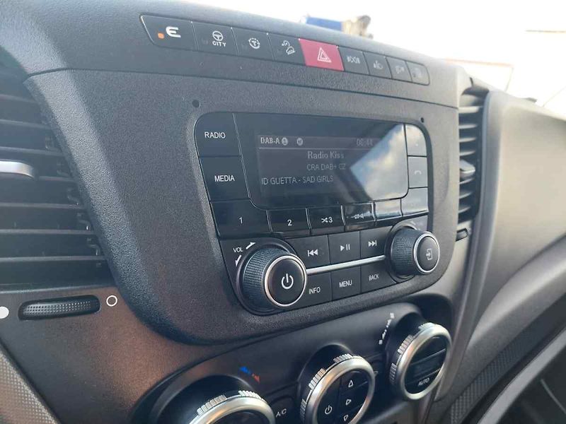 Iveco Ostatní 35S18 L4H2 Pojízdná dílna - fotka 30 z 42