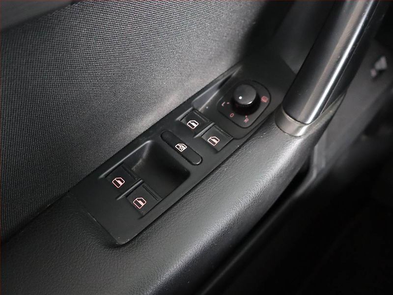 Volkswagen Passat (2012) 2.0 TDI, Navi, Tempomat - fotka 16 z 24