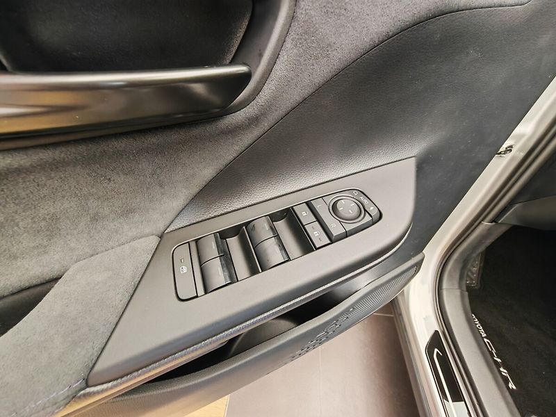Toyota C-HR 2.0 PHEV Tokyo Edition *Panora - fotka 12 z 39
