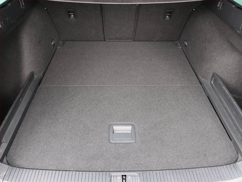Volkswagen Passat (2022) Elegance 2.0 TDI - fotka 14 z 19
