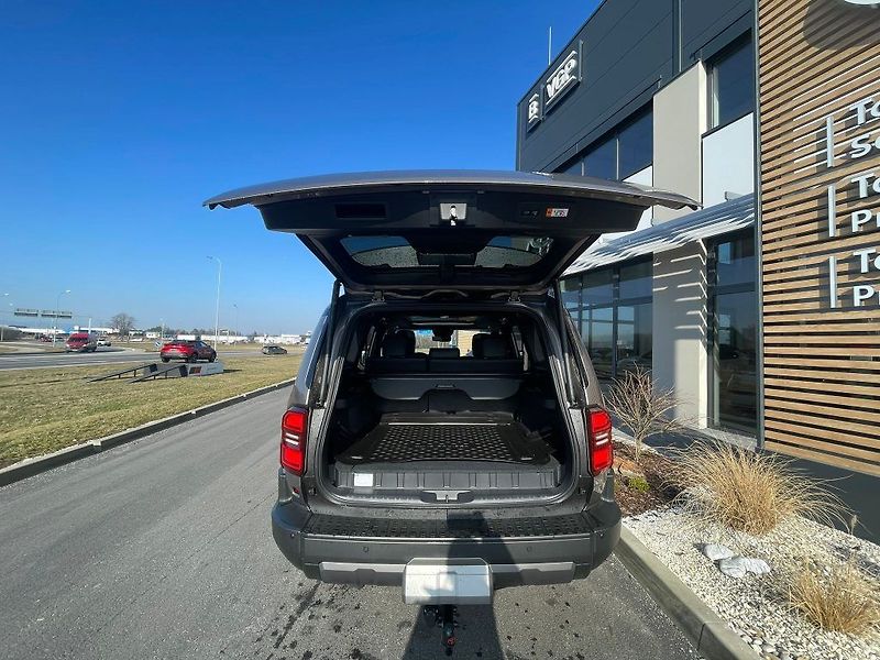 Toyota Land Cruiser 2.8D 8AT 4x4 Executive Skyview - fotka 9 z 34