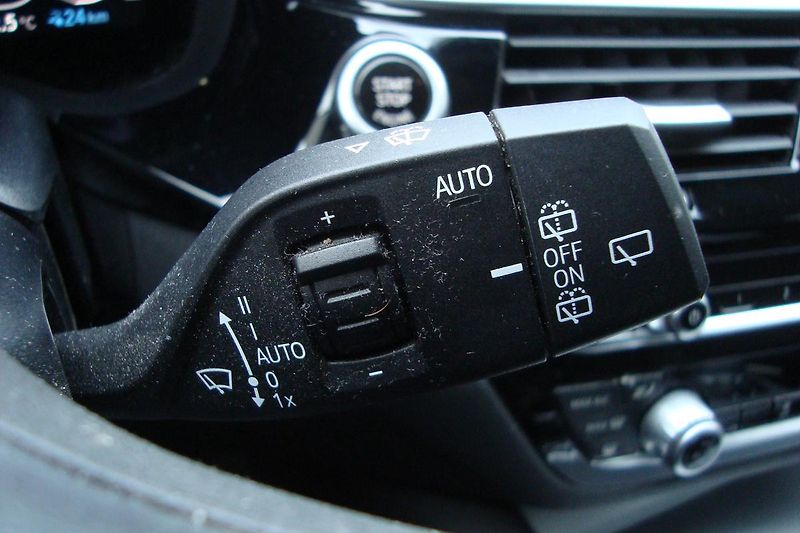 BMW Řada 5 (2021) 530e Xdrive, ČR, 1.Maj.S.Kn. - fotka 53 z 65
