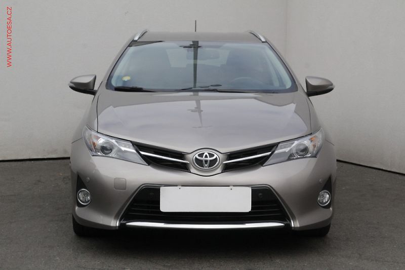 Toyota Auris (2013) 1.6i - fotka 2 z 3