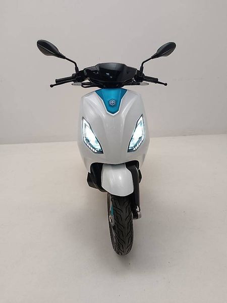 Piaggio 1 Active (2024) Artic mix (sleva 14.000.-) - fotka 2 z 12