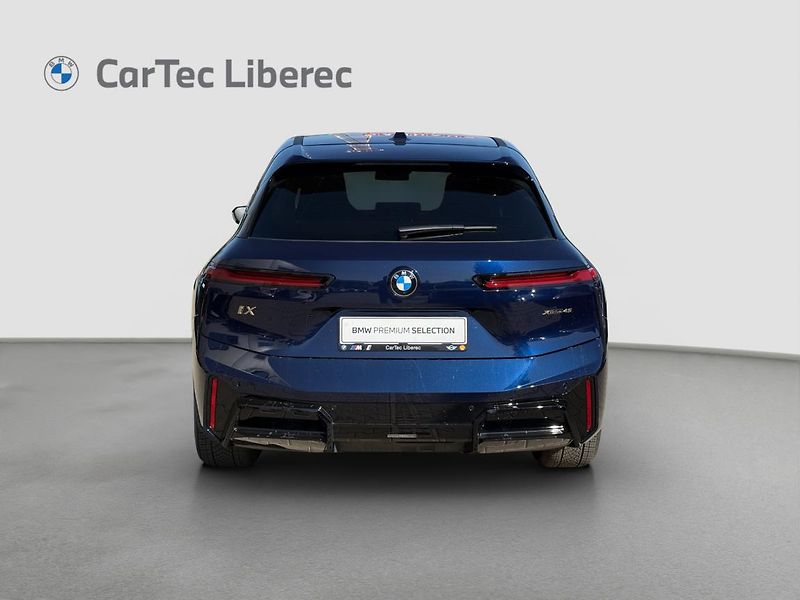 BMW iX xDrive45 - fotka 14 z 16