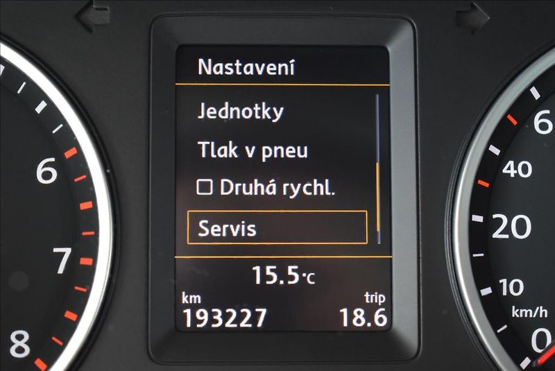 Volkswagen Tiguan 1,4 TSi, 1.maj,navi,kůže,pano, - fotka 21 z 32