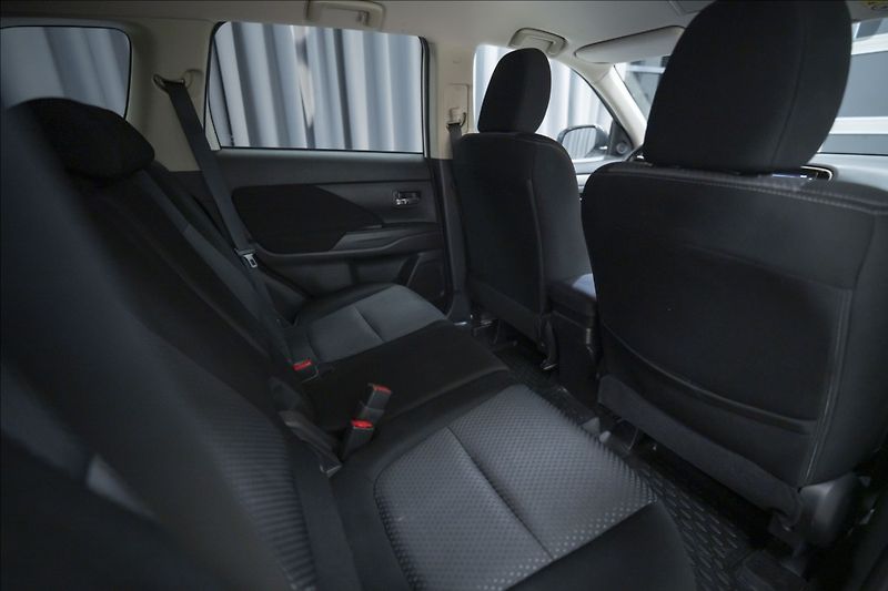 Mitsubishi Outlander 2,0 MIVEC AWD AT INTENSE ČR - fotka 10 z 33