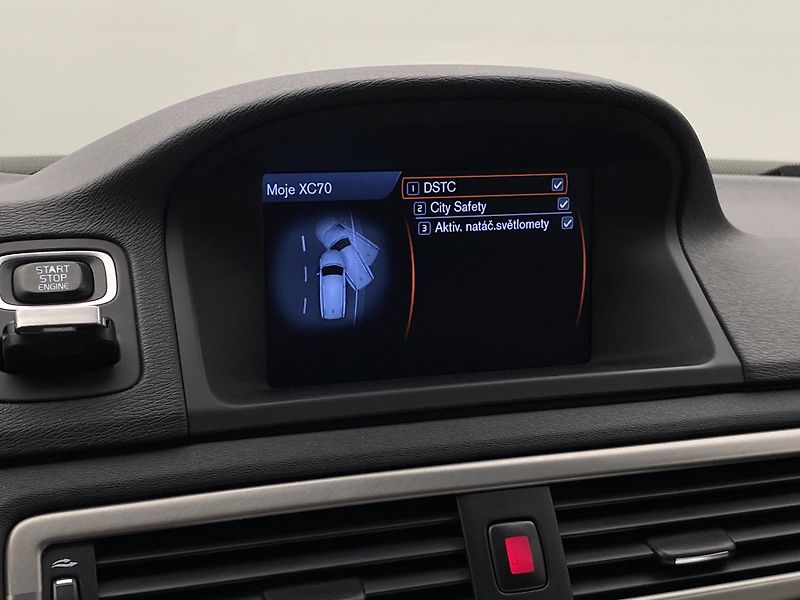 Volvo XC70 D5 AWD SUMMUM REZERVACE - fotka 40 z 49