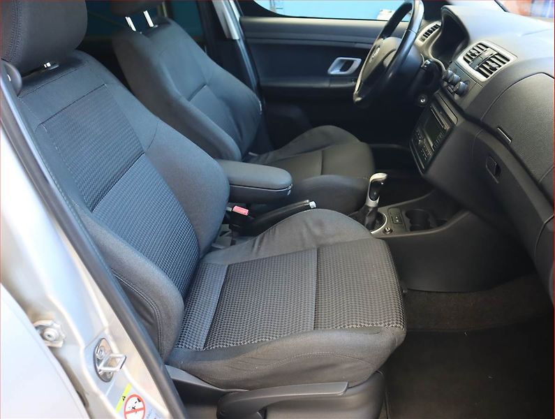 Škoda Roomster (2007) 1.6 16V, Park. senzory - fotka 9 z 16