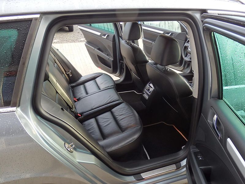 Škoda Superb 2.0 TSI 147 kW DIGI. KLIMA - fotka 9 z 28