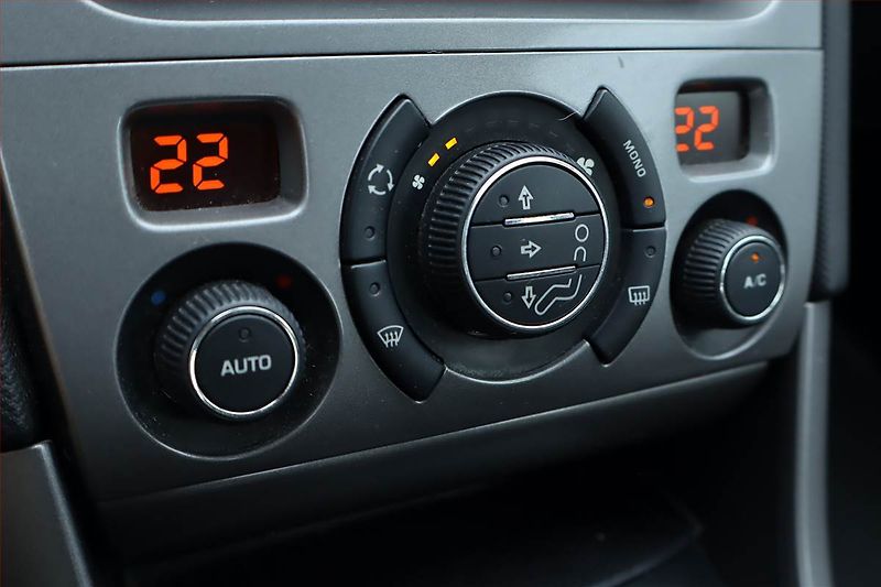 Peugeot 308 (2013) 1.6 VTi, Serv.kniha, Tempomat - fotka 13 z 20