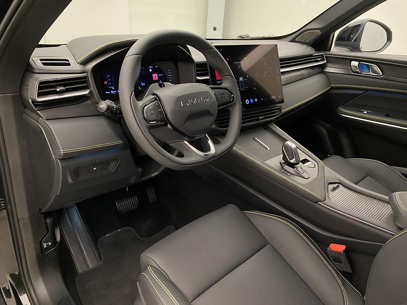 Lynk & Co 01 (2025) MORE PHEV AUT CZ 1.maj - fotka 28 z 95