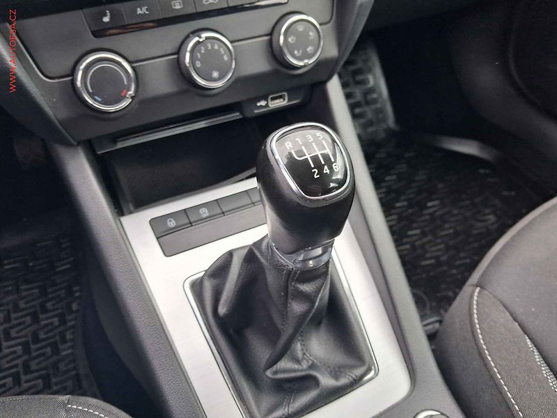 Škoda Octavia (2019) 1.4 TSi, 2.maj,ČR, AC - fotka 16 z 18