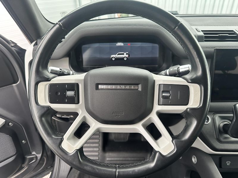 Land Rover Defender 110 D300 221kW Black Packet - fotka 17 z 18