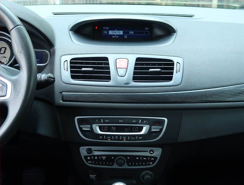 Renault Mégane (2011) 1.6 16V, Tempomat - fotka 12 z 19
