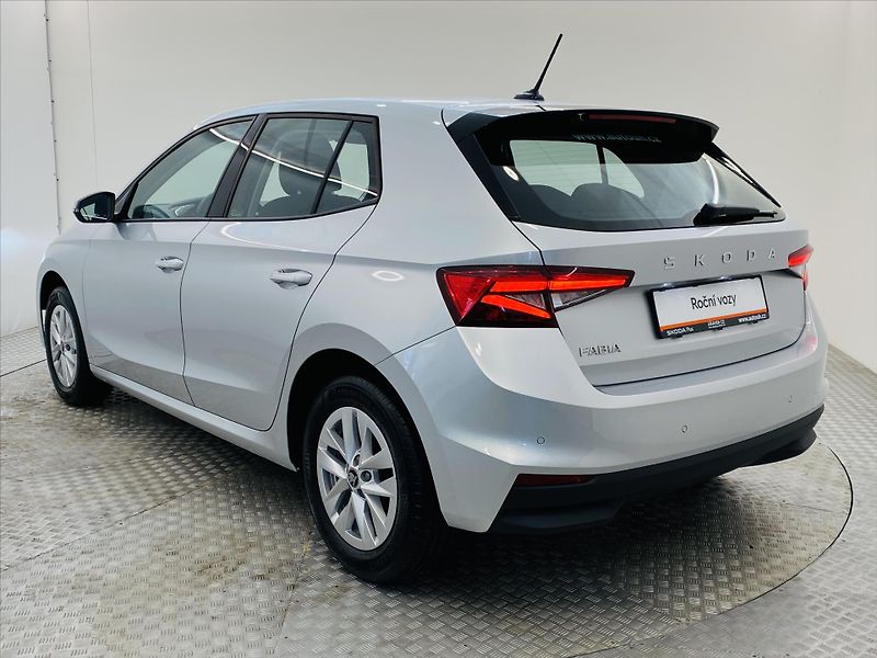 Škoda Fabia 1,0 MPI 59kW Selection - fotka 21 z 24