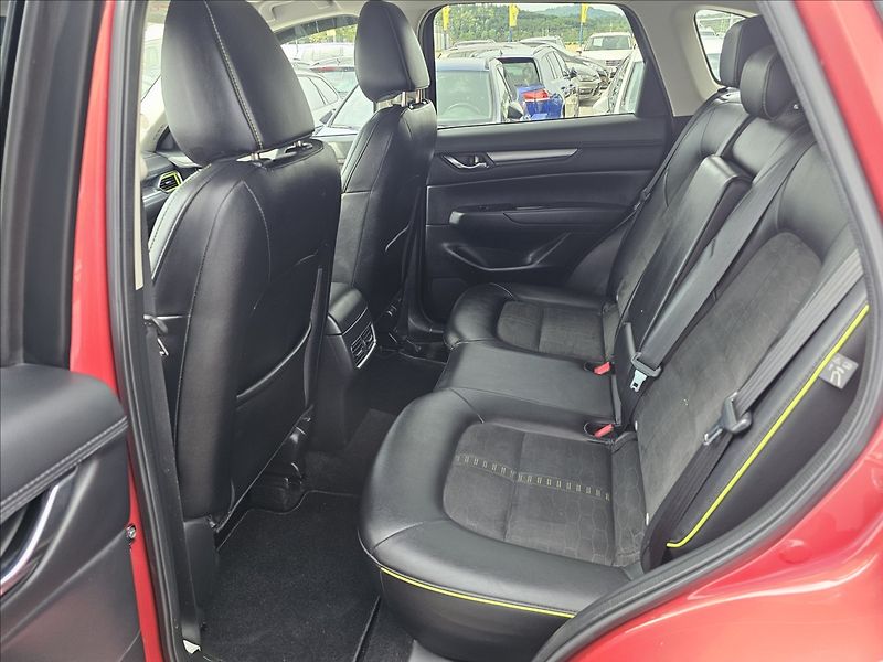 Mazda CX-5 2,5 L SKYACTIV G SOUL RED 6AT - fotka 25 z 44