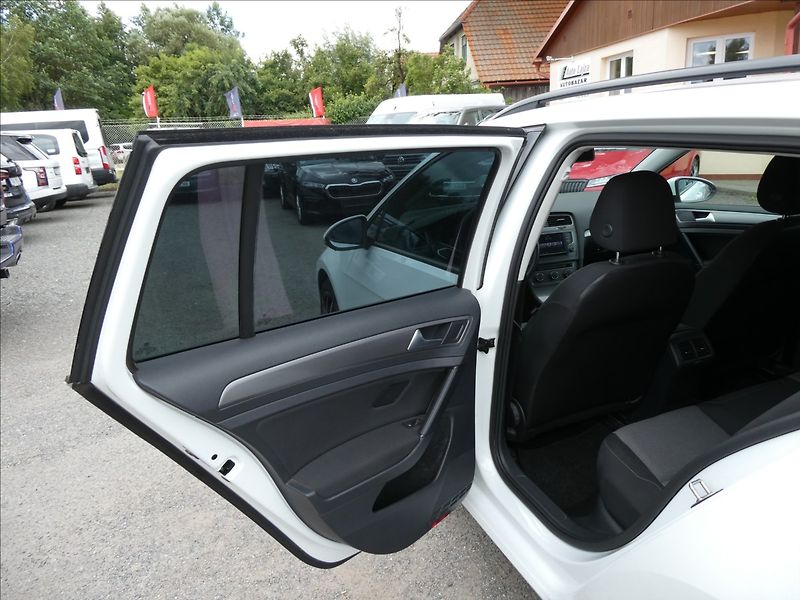 Volkswagen Golf 1,2 TSi 81kW 2x kola, serviska - fotka 19 z 54