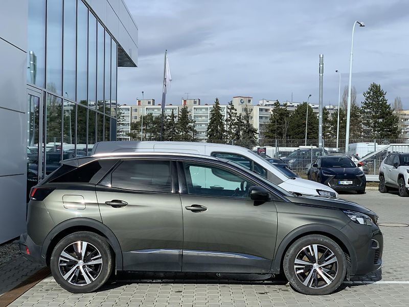 Peugeot 3008 ALLURE 2.0 BlueHDi 110kW MAN6 - fotka 10 z 20