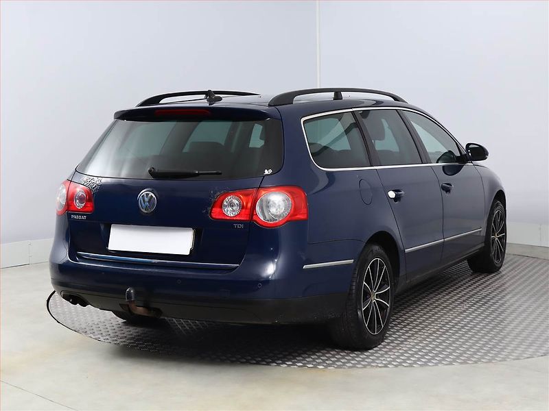 Volkswagen Passat (2009) 1.9 TDI, po STK, Tažné - fotka 5 z 15
