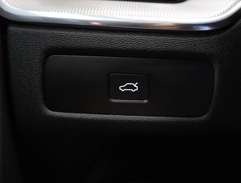 Volvo XC60 (2023) B4 AWD - fotka 20 z 32