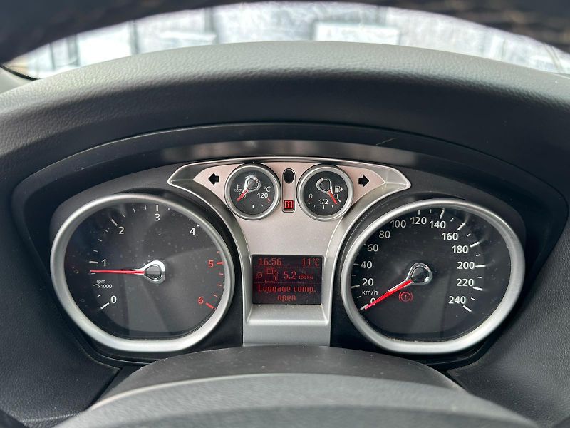 Ford Focus (2010) 1.6TDCi, 66KW, VYHŘ. SEDADLA - fotka 15 z 22
