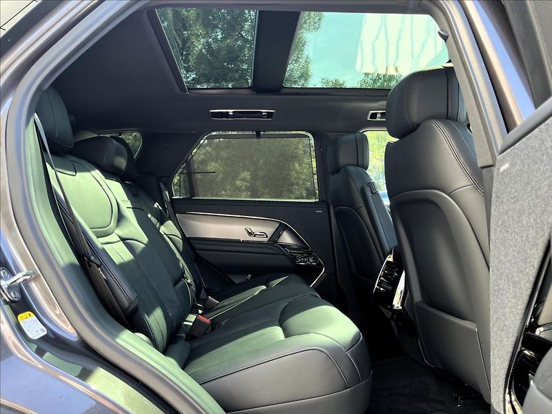 Land Rover Range Rover Sport (2026) 3,0 P460e DYNAMIC SE PHEV - fotka 37 z 39