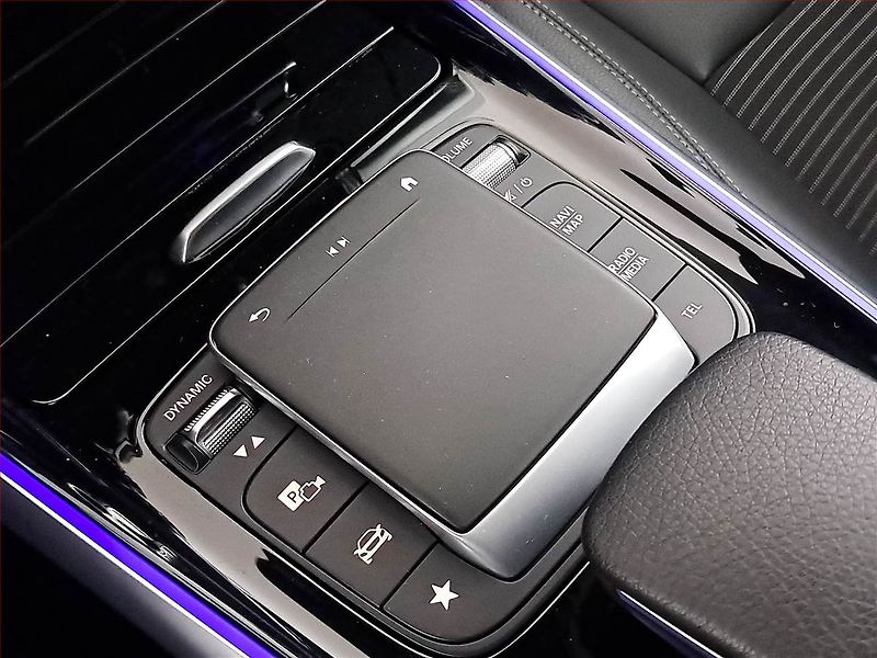Mercedes-Benz GLB (2023) 200 d 4MATIC - fotka 20 z 23