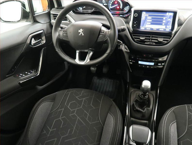 Peugeot 2008 (2019) 1.2 PureTech, Tempomat - fotka 7 z 16
