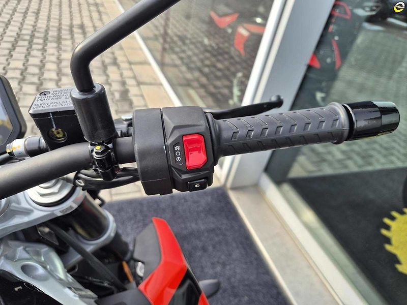Aprilia (2026) Tuono 457 E5+ - fotka 37 z 38
