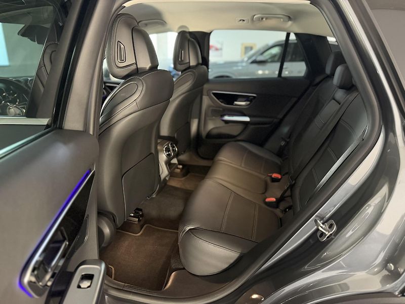 Mercedes-Benz GLC 200 benzin 4M LED Tažné - fotka 18 z 38
