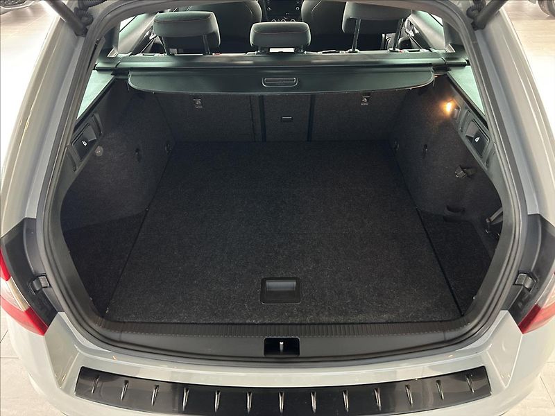 Škoda Octavia 2,0   TSI 180kW,RS,MANUÁL,SERV - fotka 31 z 34