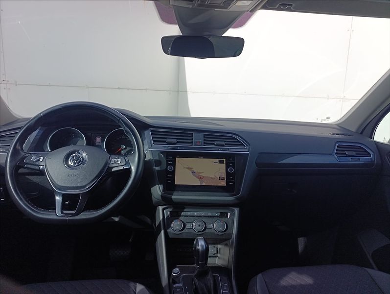 Volkswagen Tiguan 2,0 TDi R-Line DSG 4x4 Navi ČR - fotka 15 z 33