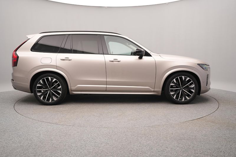 Volvo XC90 (2026) T8 AWD Plug-in ULTRA DARK 7m - fotka 13 z 29