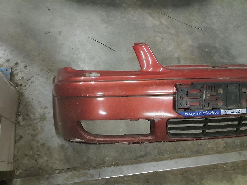 Volkswagen Bora přední nárazník  - fotka 2 z 5