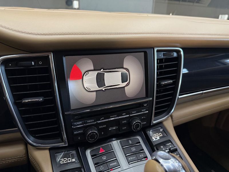 Porsche Panamera (2012) Porsche Panamera 3.0 Diesel Ti - fotka 26 z 31