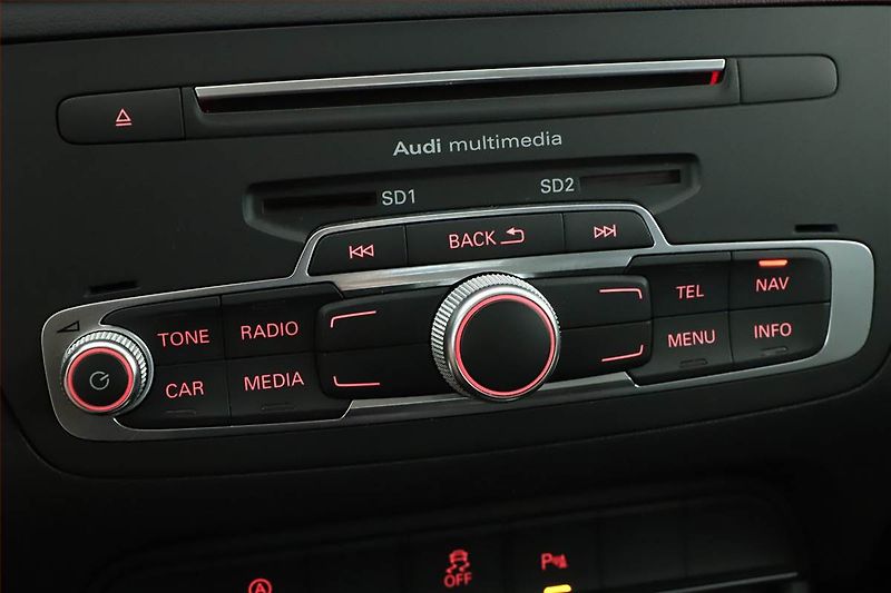 Audi Q3 (2015) 2.0 TDI, 4X4, Navi, Bi-Xenony - fotka 13 z 17