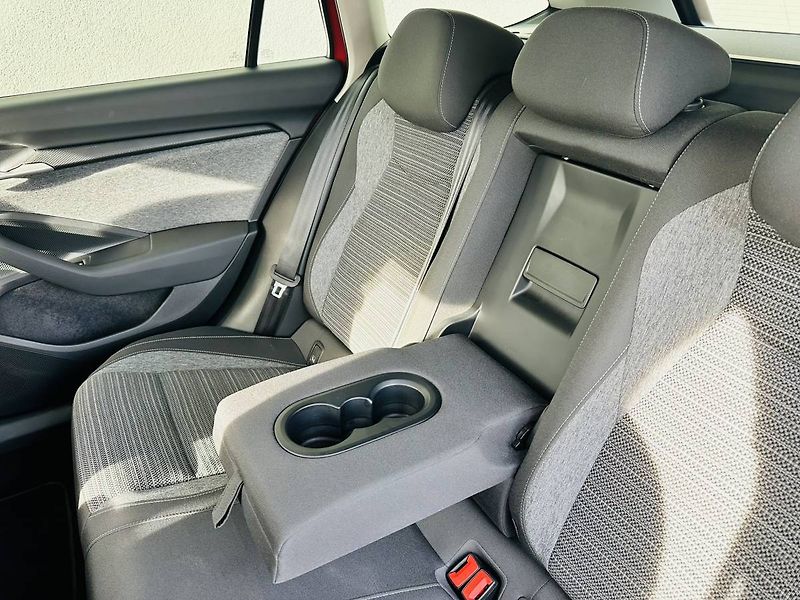 Škoda Superb Combi Selection 2.0TDI 110kW D - fotka 23 z 32