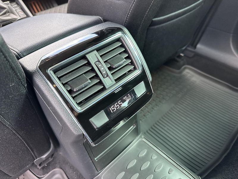 Škoda Superb 2.0 TDI Style - fotka 28 z 37