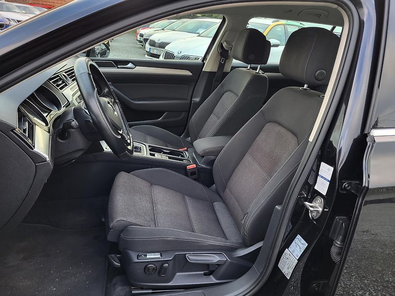 Volkswagen Passat 2.0 TDi 140kW DSG COMFORTLINE - fotka 7 z 49